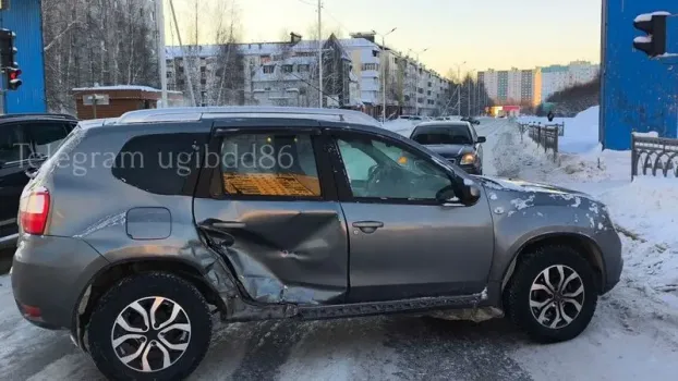 В Югре в столкновении четырех иномарок пострадали два человека