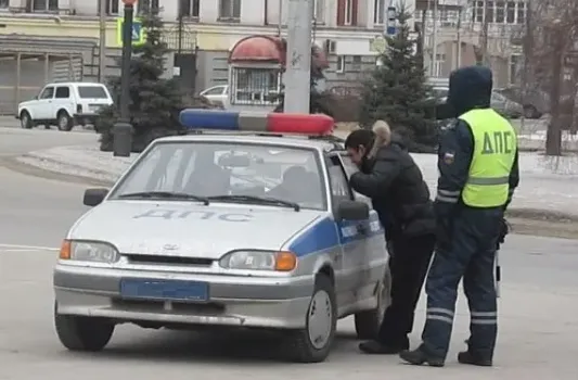 Водителя из Сургутского района лишили прав за липовые госномера