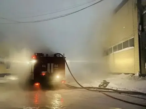 Прокуратура взяла на контроль пожар на рынке в Пыть-Яхе