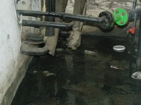 Остались без воды и канализации: в Мегионе из-за морозов перемерз аварийный жилой дом