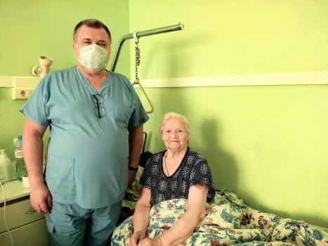 В Сургуте врачи поставили на ноги 94-летней женщине после перелома бедра