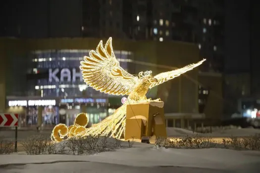 &laquo;Жар-птицу&raquo; просят не убирать: вартовчане вступились за новогодний арт-объект