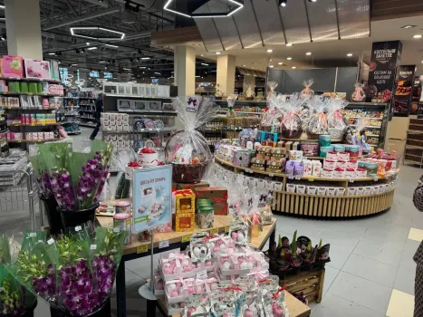 Подарок внутри: в Сургуте продают детские смеси с деньгами