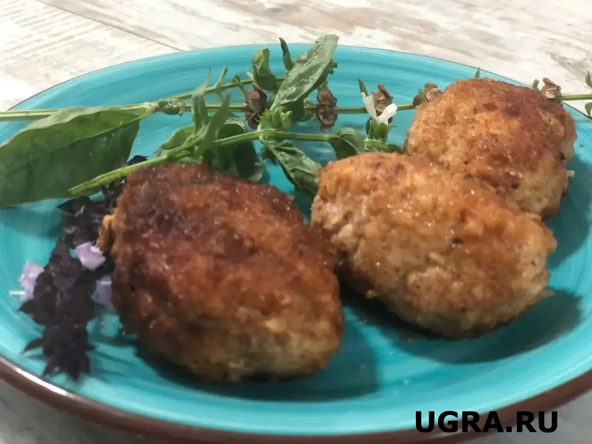 Что добавить в котлеты вместо надоевшего хлеба: 3 простых ингредиента, которые сделают блюдо нежным и очень сочным
