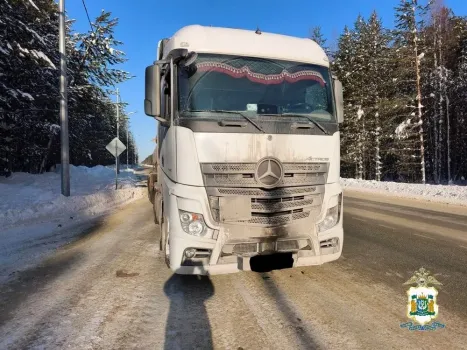 &laquo;Нервничал при проверке&raquo;: у дальнобойщика в Югре нашли банку с наркотиками