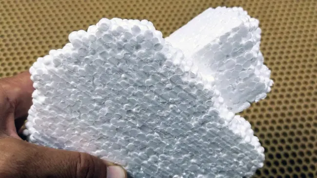 Не мусор, а козырь хозяина дома: как при помощи пенопласта сделать брусчатку, древесину и металл &laquo;вечными&raquo;