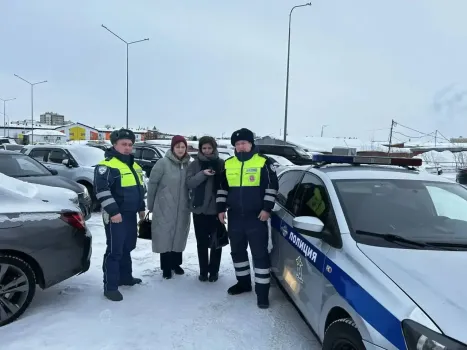 &laquo;Лада&raquo; сломалась посреди трассы: в ХМАО инспекторы спасли семью в условиях сильного мороза