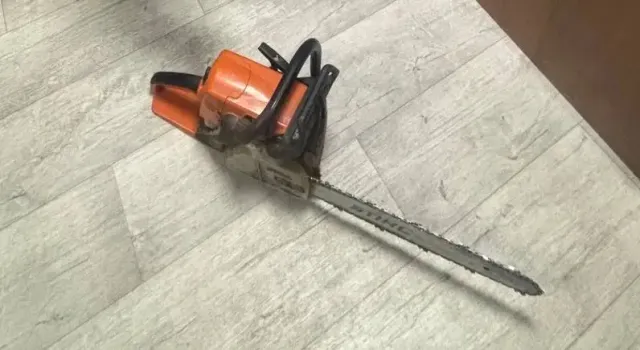 В Югре раскрыли кражу бензопилы с дачи