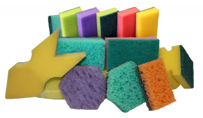 Вечером закиньте губку для посуды в морозилку, утром будете впечатлены: Вот что произойдет за одну ночь