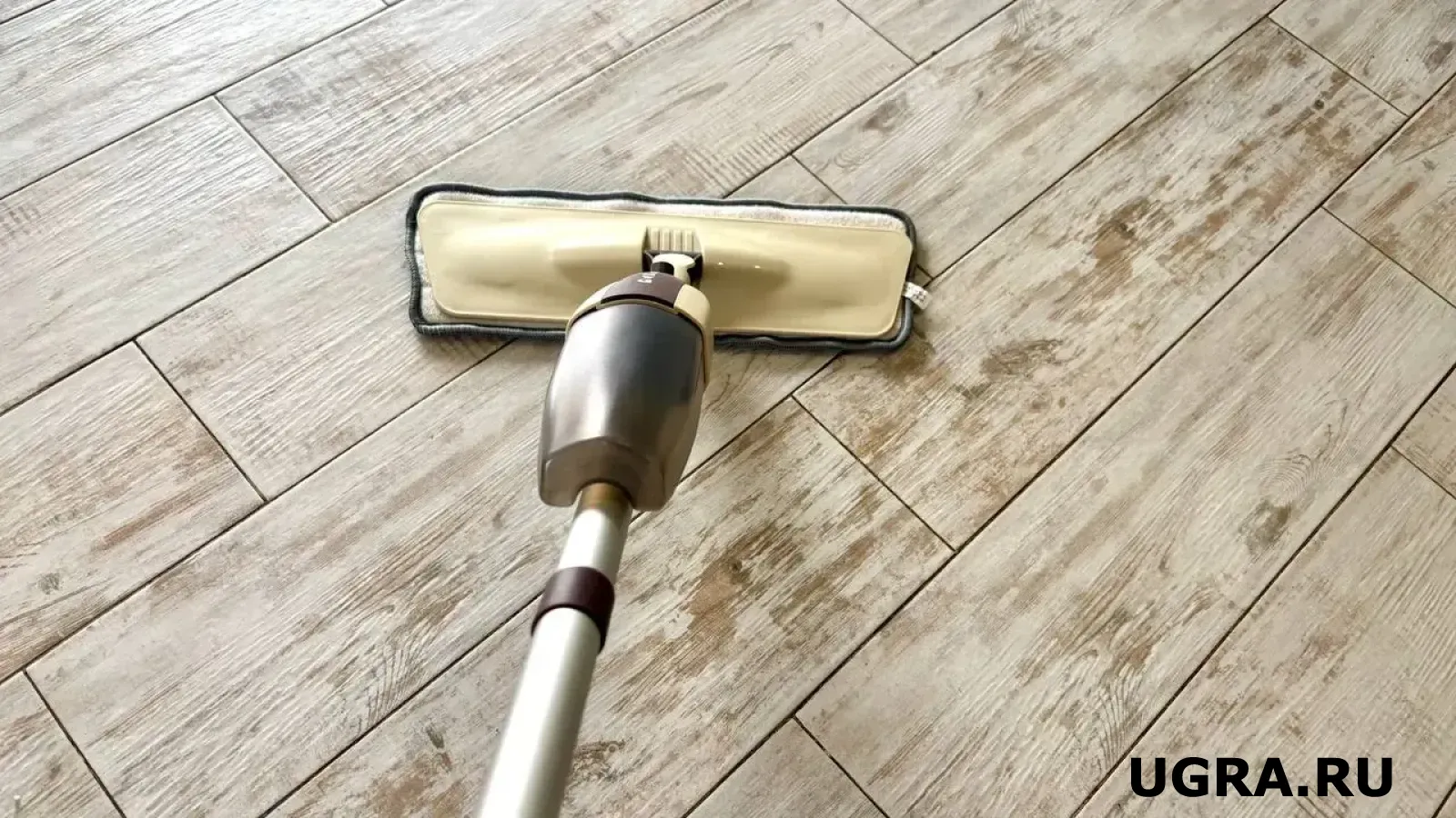 Названа точная цифра: Как часто нужно мыть полы в квартире, чтобы реже болеть — взгляд врача