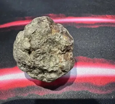 В Нижневартовске продают камень из космоса за 2,5 млн рублей