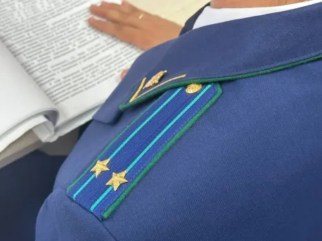 В Нефтеюганске у ТЦ агрессивная толпа напала на двух подростков &mdash; прокуратура начала проверку