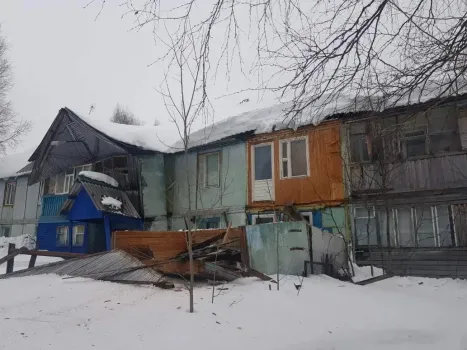 В Югре обрушились балконы из-за схода снега с крыши
