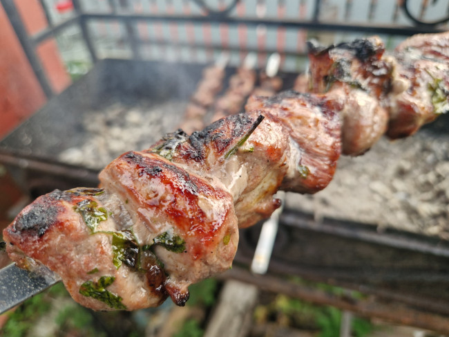 Сталин обожал такой шашлык, а он знал в этом толк: с этим маринадом мясо всегда нежное и очень сочное