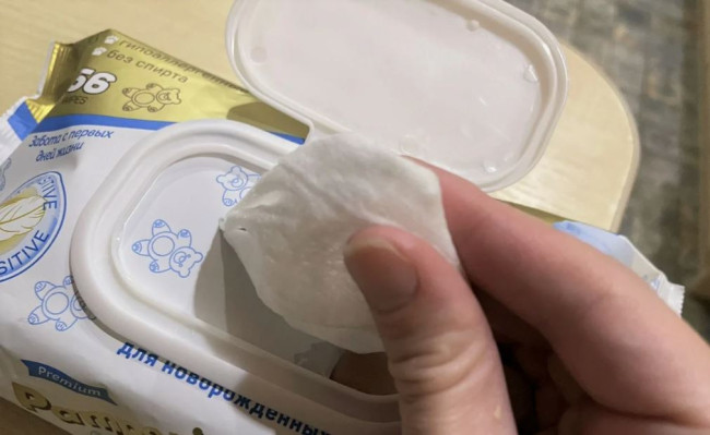 Давно не выкидываю пустую упаковку из-под влажных салфеток: крышка может сгодиться для другого &mdash; гениальный лайфхак для любителей вкусно поесть