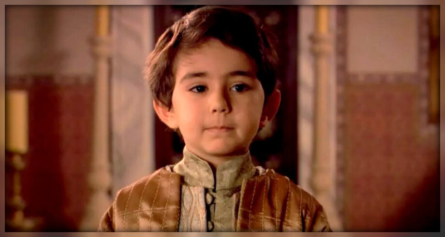 Настоящий султан: как выглядит малыш Мустафа из &laquo;Великолепного века&raquo; спустя 13 лет &mdash; глаз не оторвать
