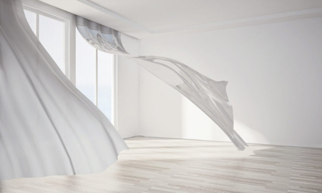 Незачем портить тюль в стиралке: 2 часа в «аптечном» растворе — и пожелтевшая на солнце ткань станет белой