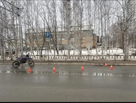 В Нижневартовске 17-летний подросток на питбайке попал в ДТП