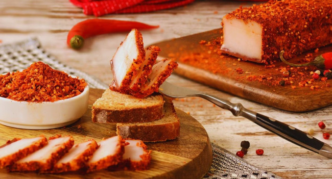 Такого сала вы еще не ели: Режется как масло, по вкусу как элитная буженина &mdash; ресторанный рецепт из Италии