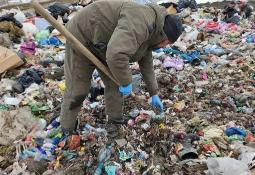В Ханты-Мансийске проверили дорожное предприятие и взяли пробы воды и почвы