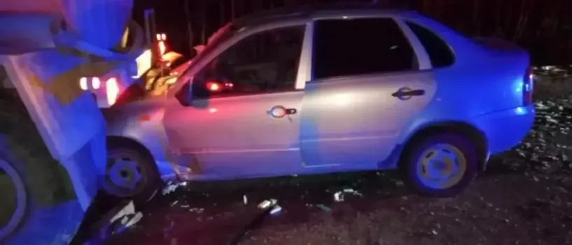 В Югре пассажир легковушки пострадал в ДТП с КАМАЗом