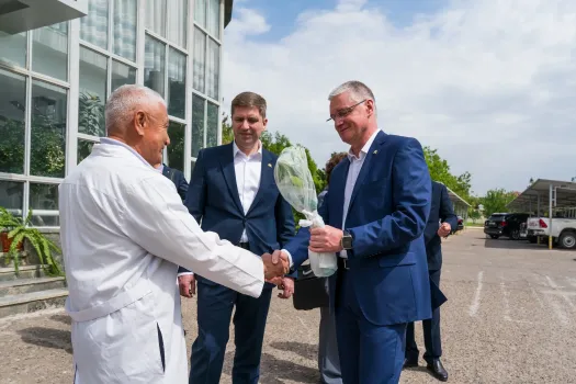 Югра и Узбекистан запустили совместный проект по выращиванию гуара