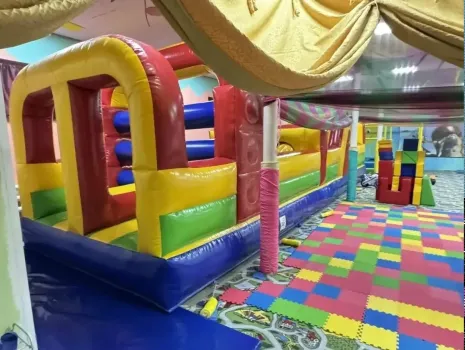 В ХМАО возбуждено уголовное дело после травмы ребёнка в батутном центре