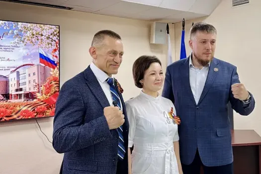 В Югре матерям погибших участников СВО вручили памятные награды