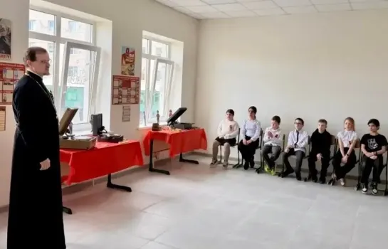 В Нижневартовске школьникам показали редкие патефоны и записи военных лет